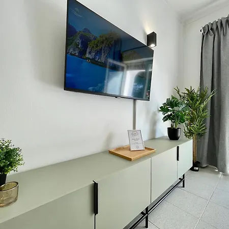 Sd - With Pool And Garden Apartment