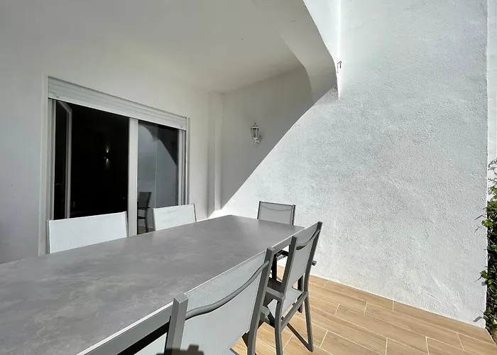 Sd - With Pool And Garden *